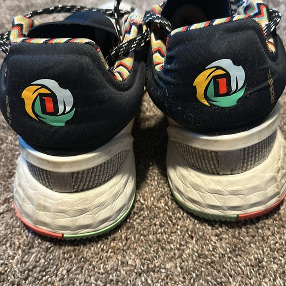 Derek Rose 11 family first basket ball shoes sz 9 - Picture 4 of 5